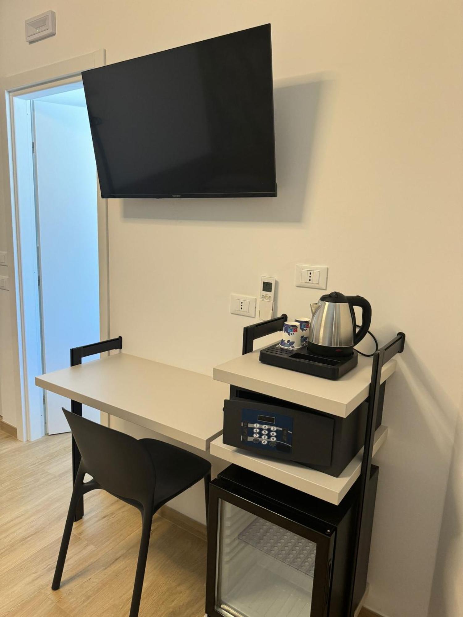 Guest House Al Porto チビタベッキア エクステリア 写真