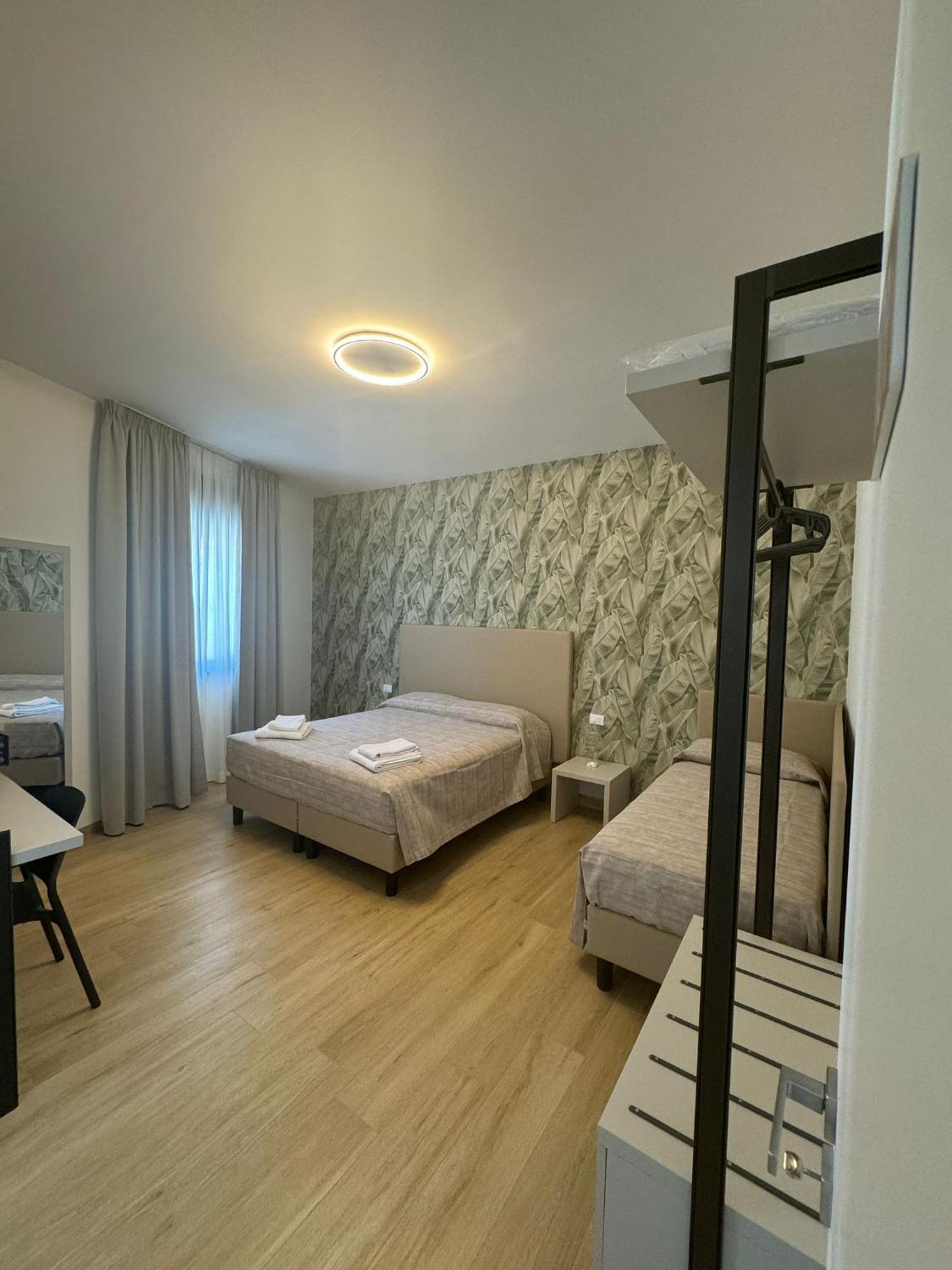 Guest House Al Porto チビタベッキア エクステリア 写真