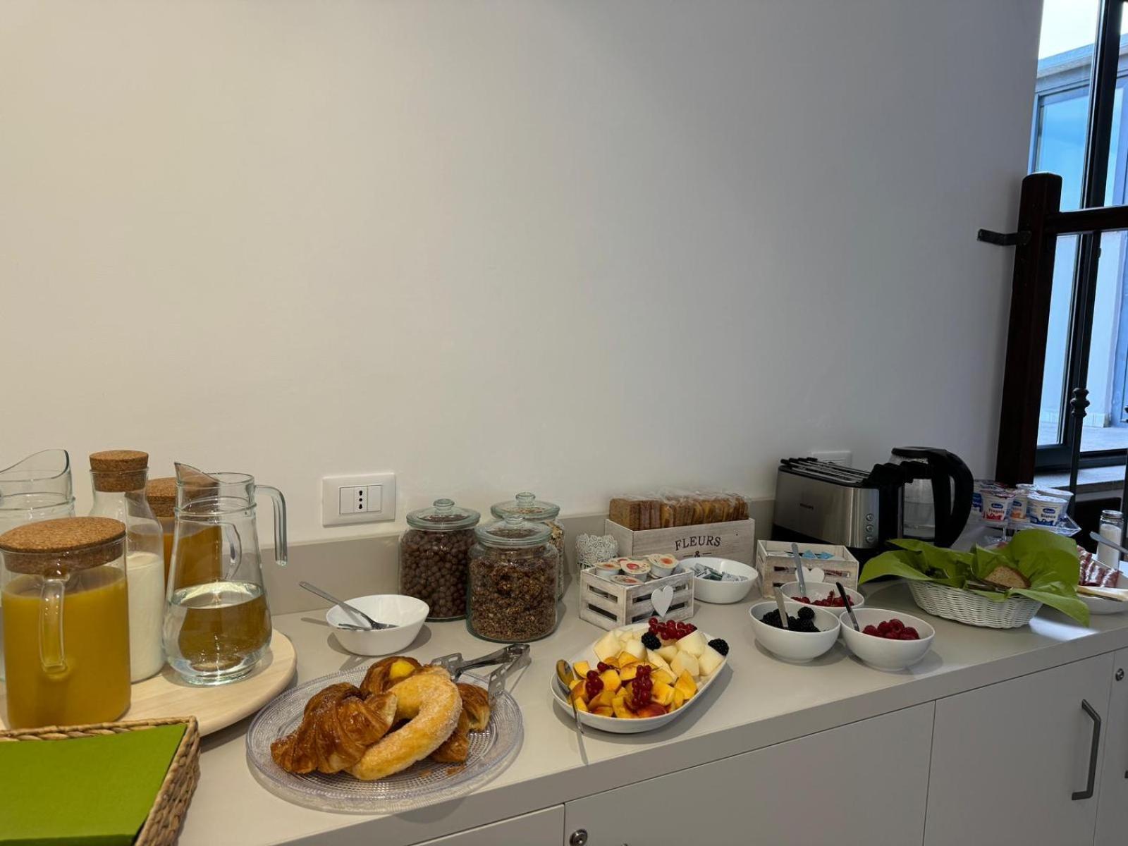 Guest House Al Porto チビタベッキア エクステリア 写真